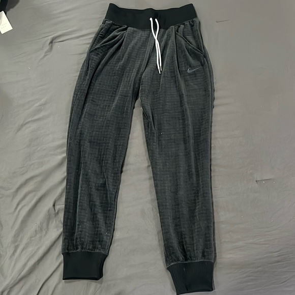 Nike Sportswear - Picture 3 of 10